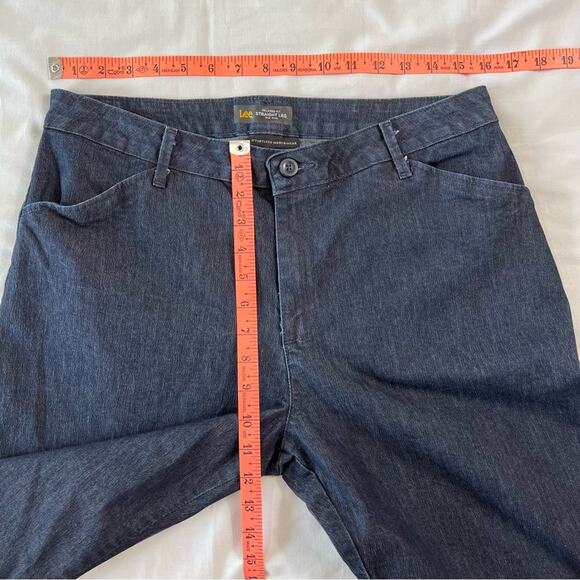 Lee Women's 12 Medium Relaxed Fit Straight Leg Mid Rise Dark Wash Jeans - Picture 5 of 9